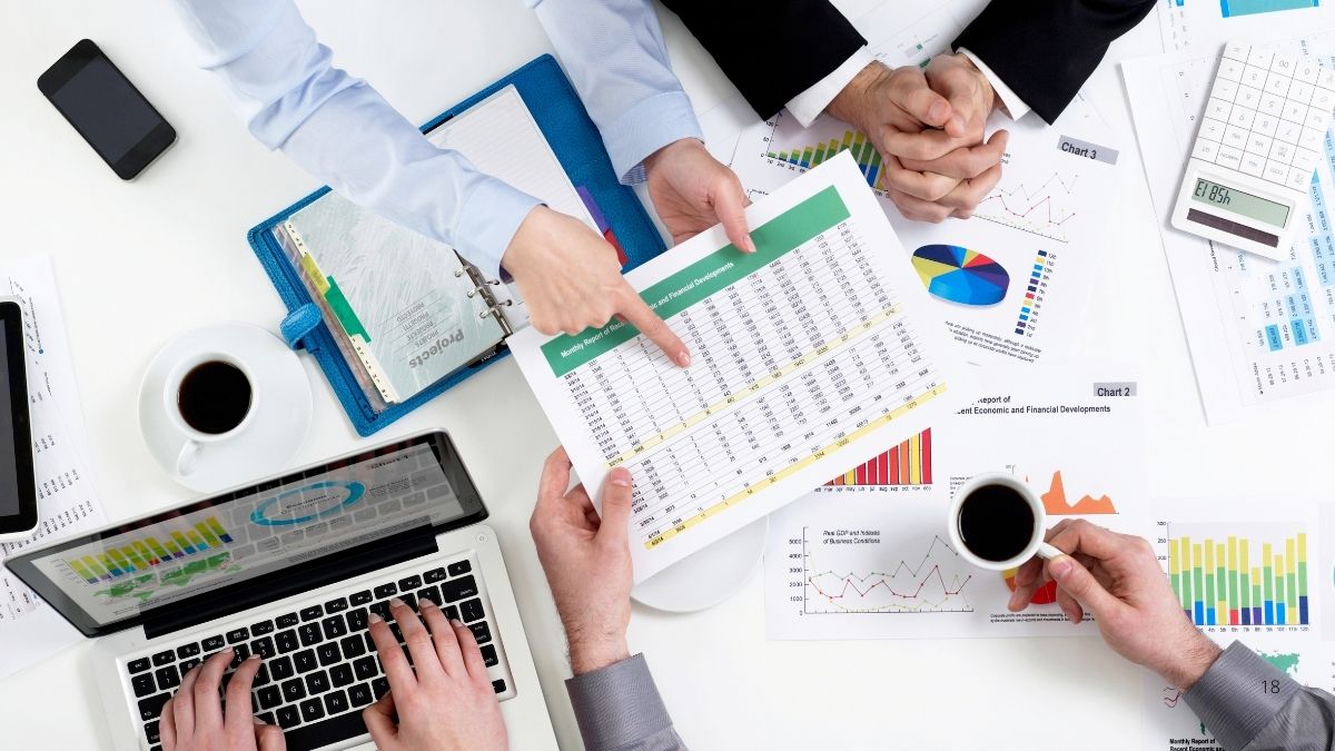 Read more about the article Save Money with a Mid-Year Financial Checkup 